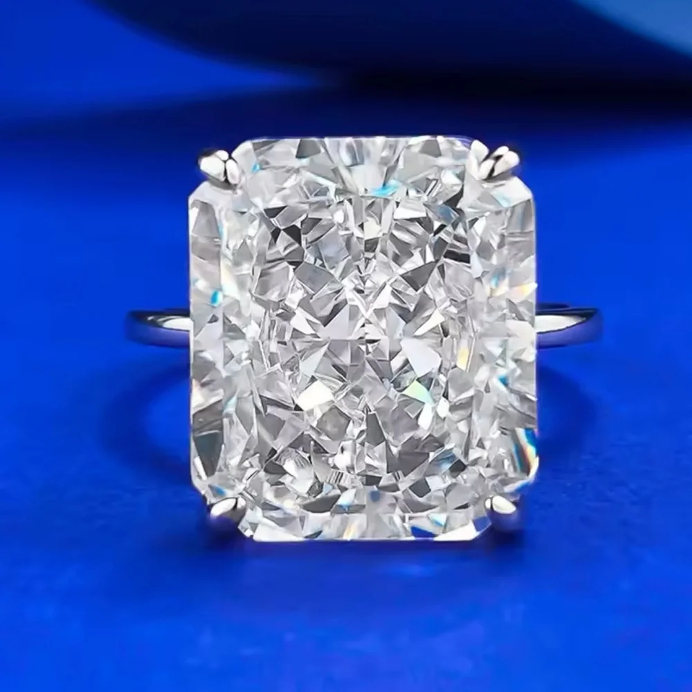 18k 7ct Radiant Cut Ring - Picture 3 of 16